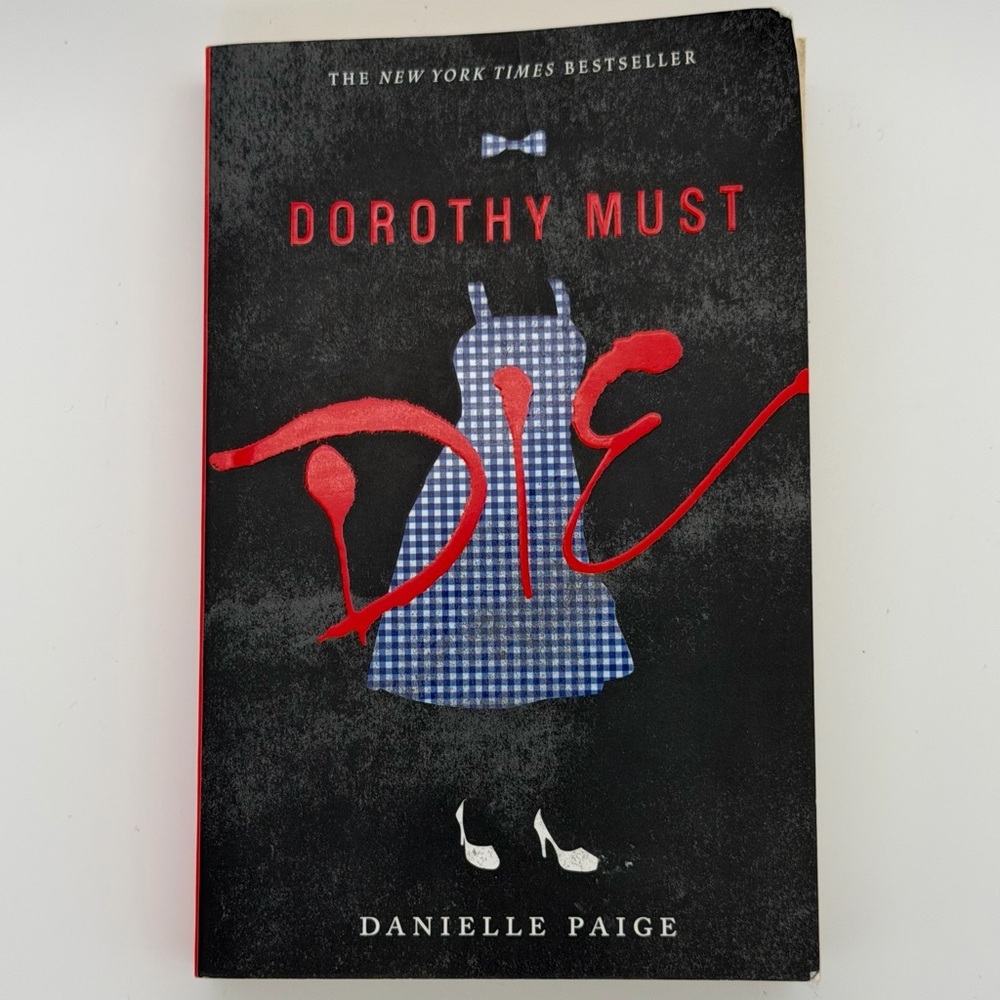 Dorothy Must Die by Danielle Paige - Paperback